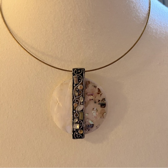 Abstract pendant necklace - Picture 2 of 9